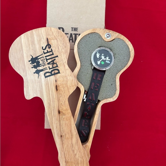 Beatles Green Apple B38 Watch – Limited Edition in Wooden Guitar Case (1997) - Picture 6 of 6